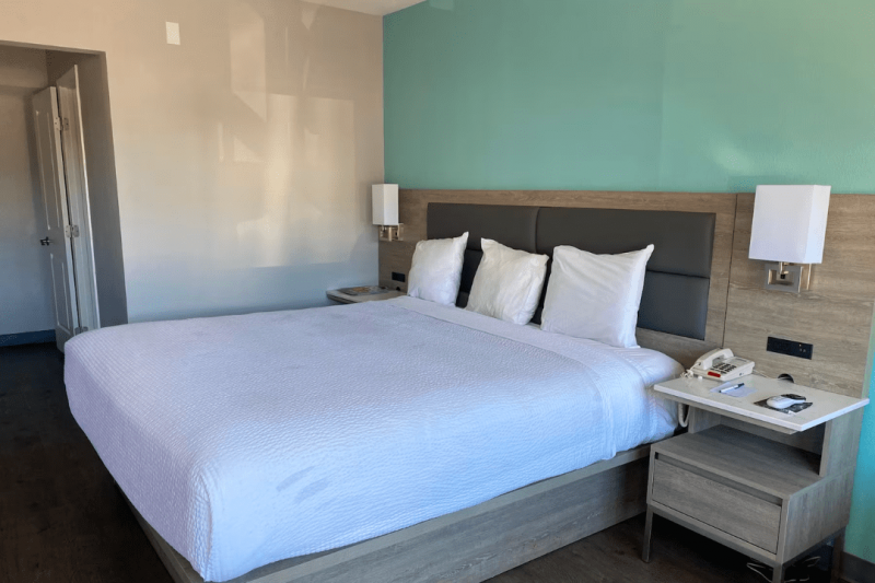 BYHOURS Book in more than 4,000 hotels by the hour BYHOURS